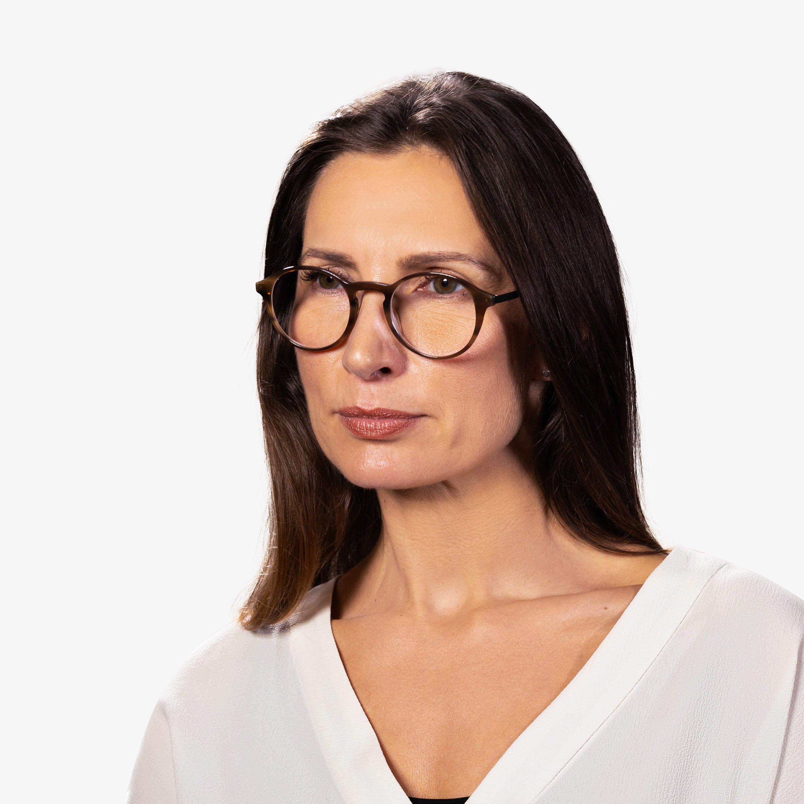 Person wearing Ærø Turtle round tortoiseshell reading glasses