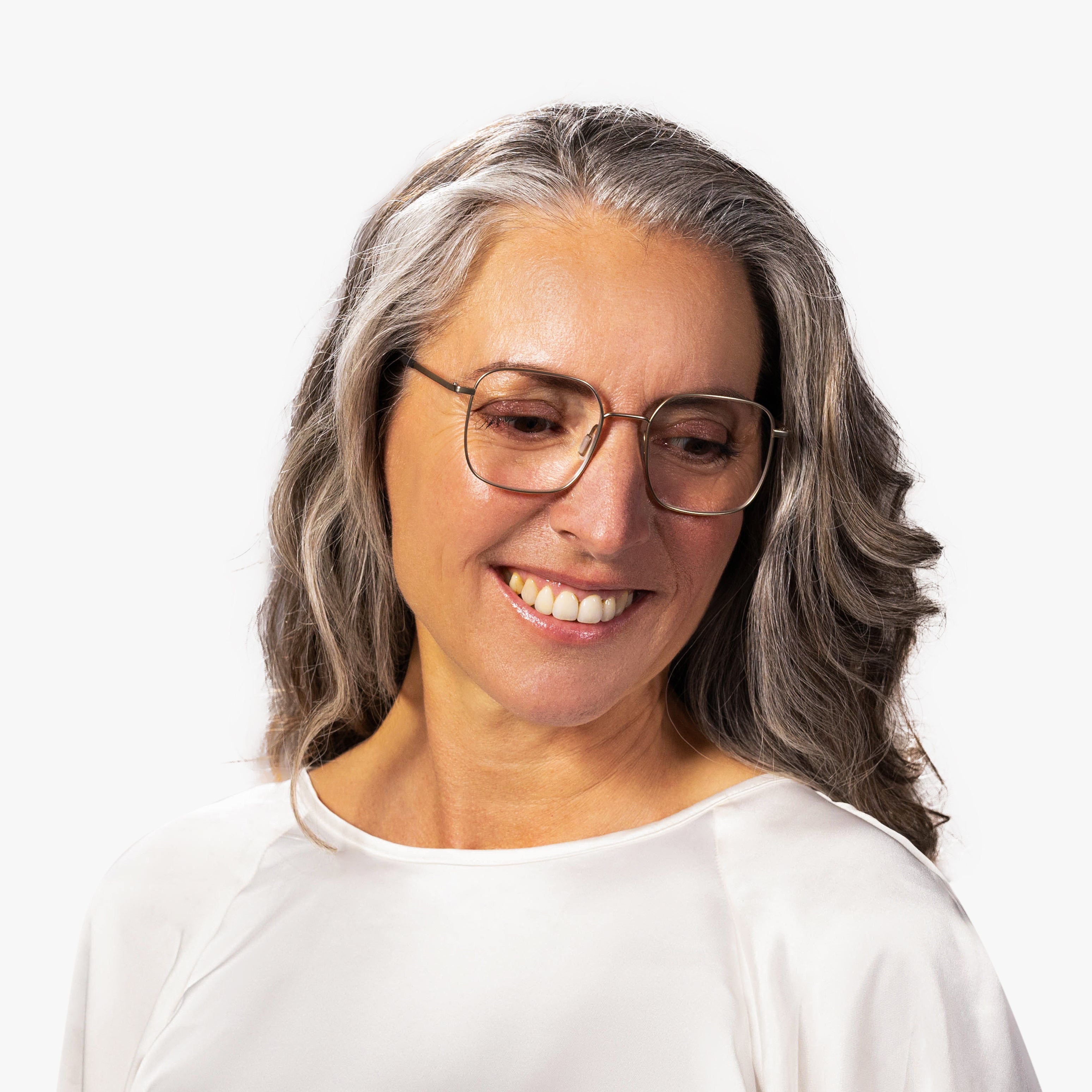 Person wearing Båstad Gold reading glasses with a gold frame