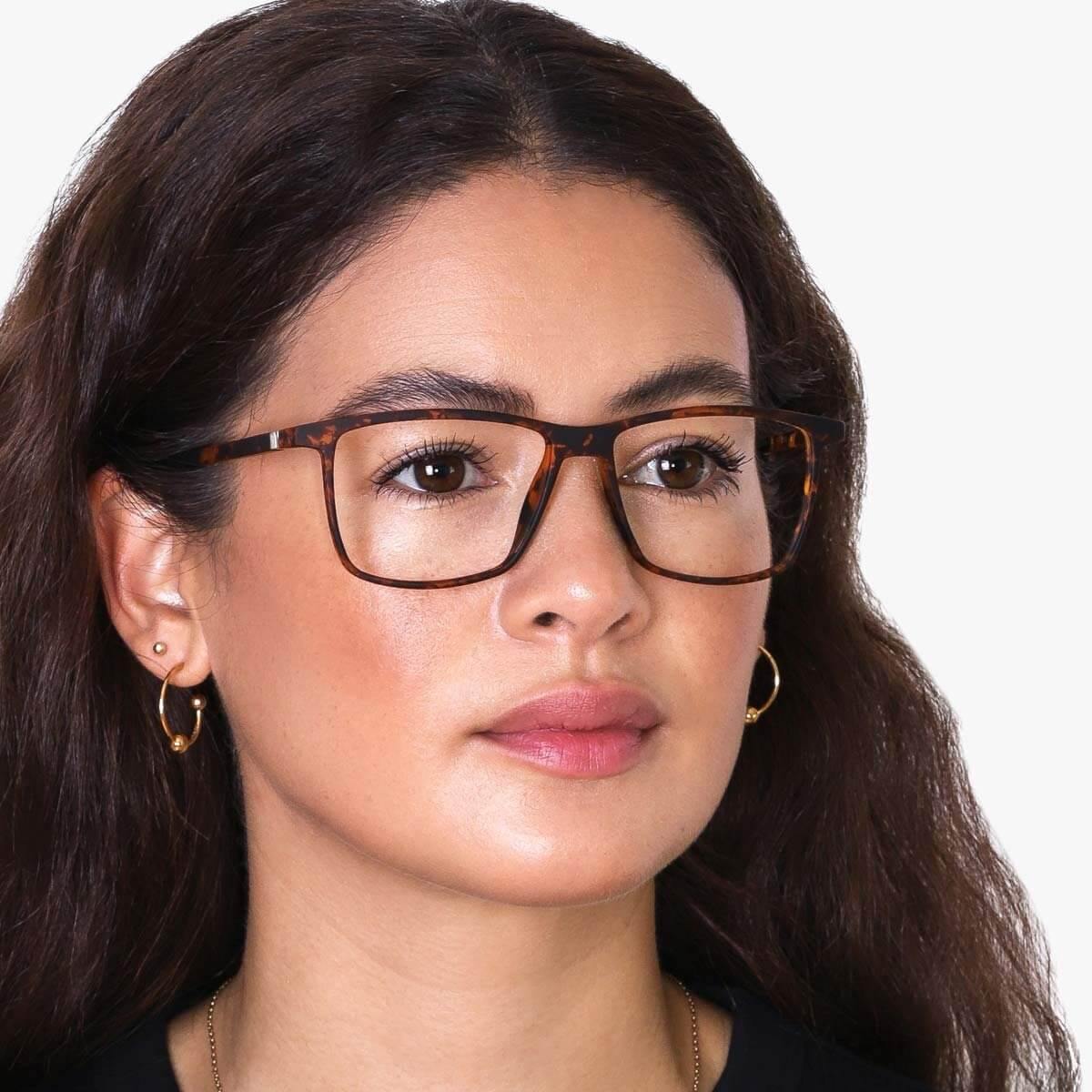 Person wearing København Turtle glasses with tortoise-shell frame