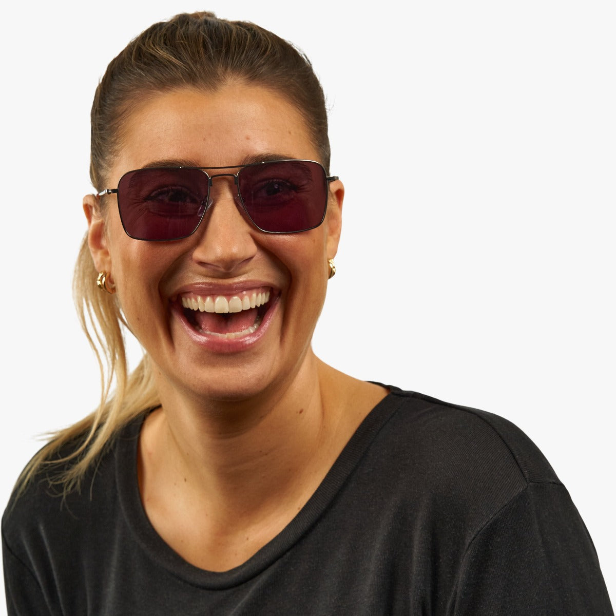 Person wearing Lidköping Gun sunglasses with gold frame