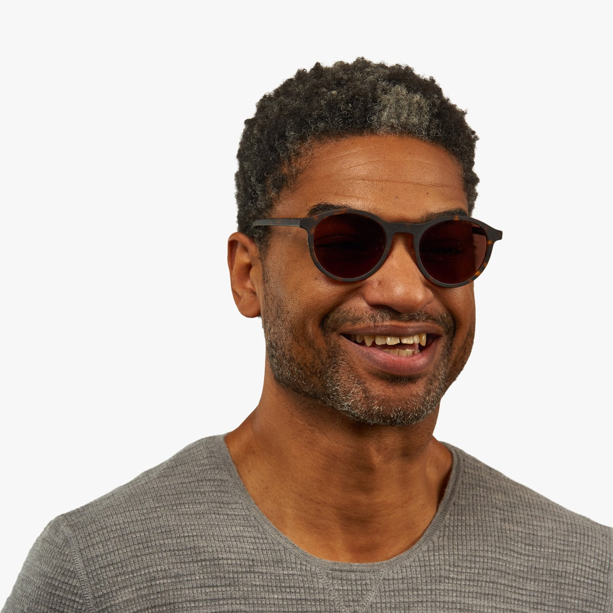 lokken-dark-turtle_sunglasses_male-model-1.jpg?v=1770906579&width=1200