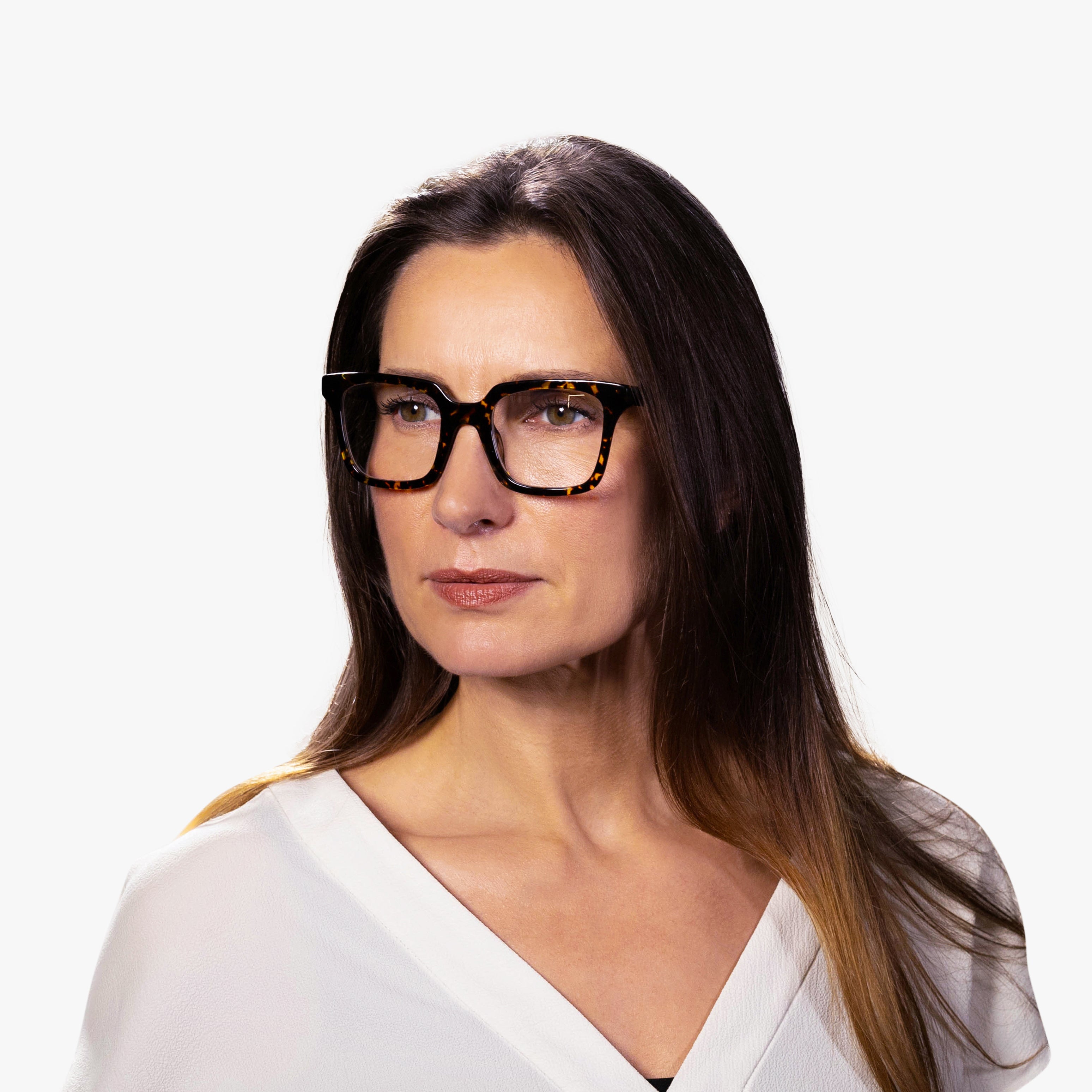 Person wearing Tisvilde Dark Turtle glasses