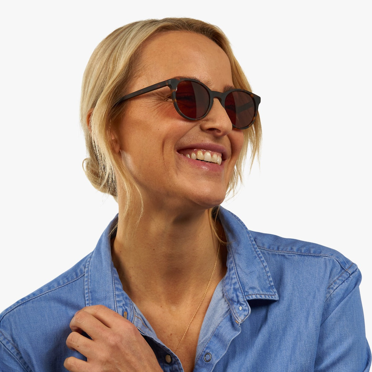 womens-orebro-dark-turtle_sunglasses_female-model-1.jpg?v=1771420193&width=1200