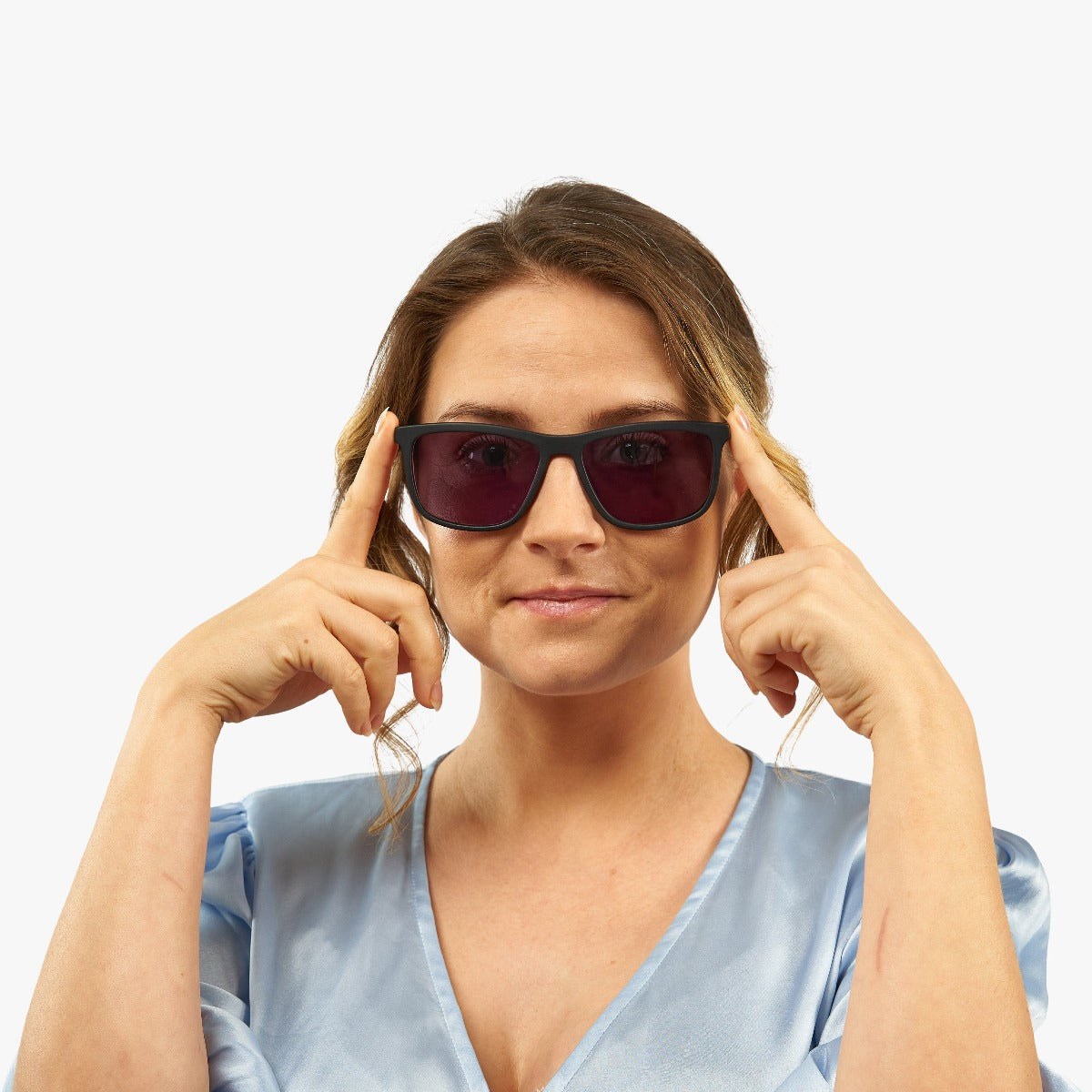 Person wearing Women's Oslo Black sunglasses