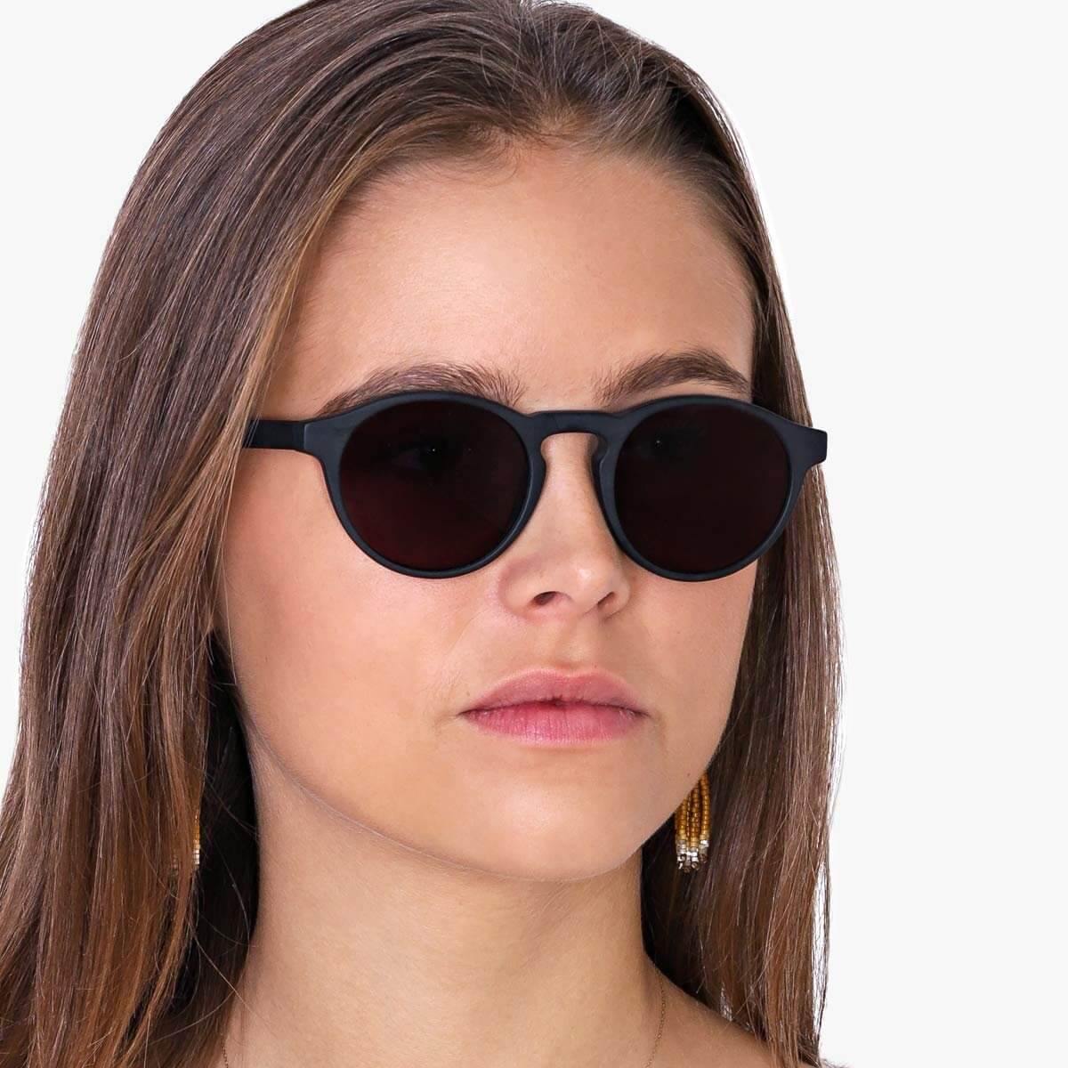 womens-trondheim-black_sunglasses_female-model-1.jpg?v=1771418188&width=1200